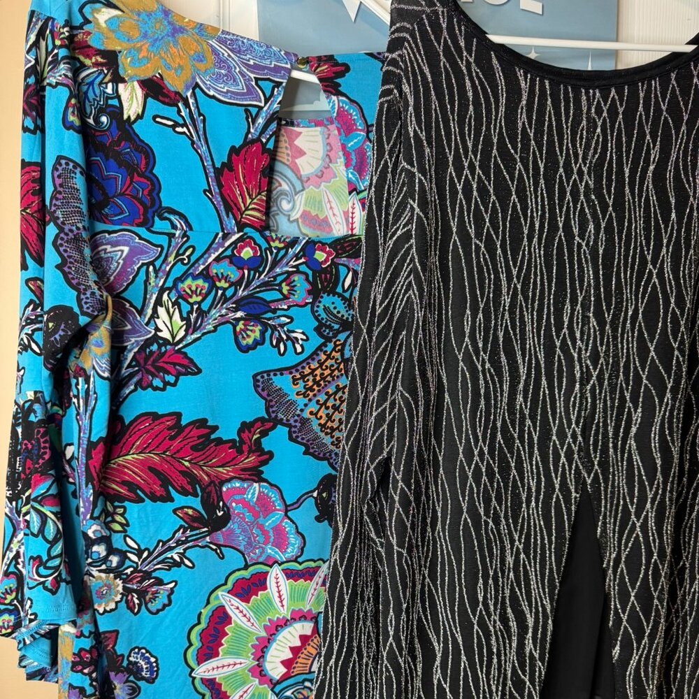 2 Ladies oversized Tunics - blue multi XL, Black and Silver 3XL